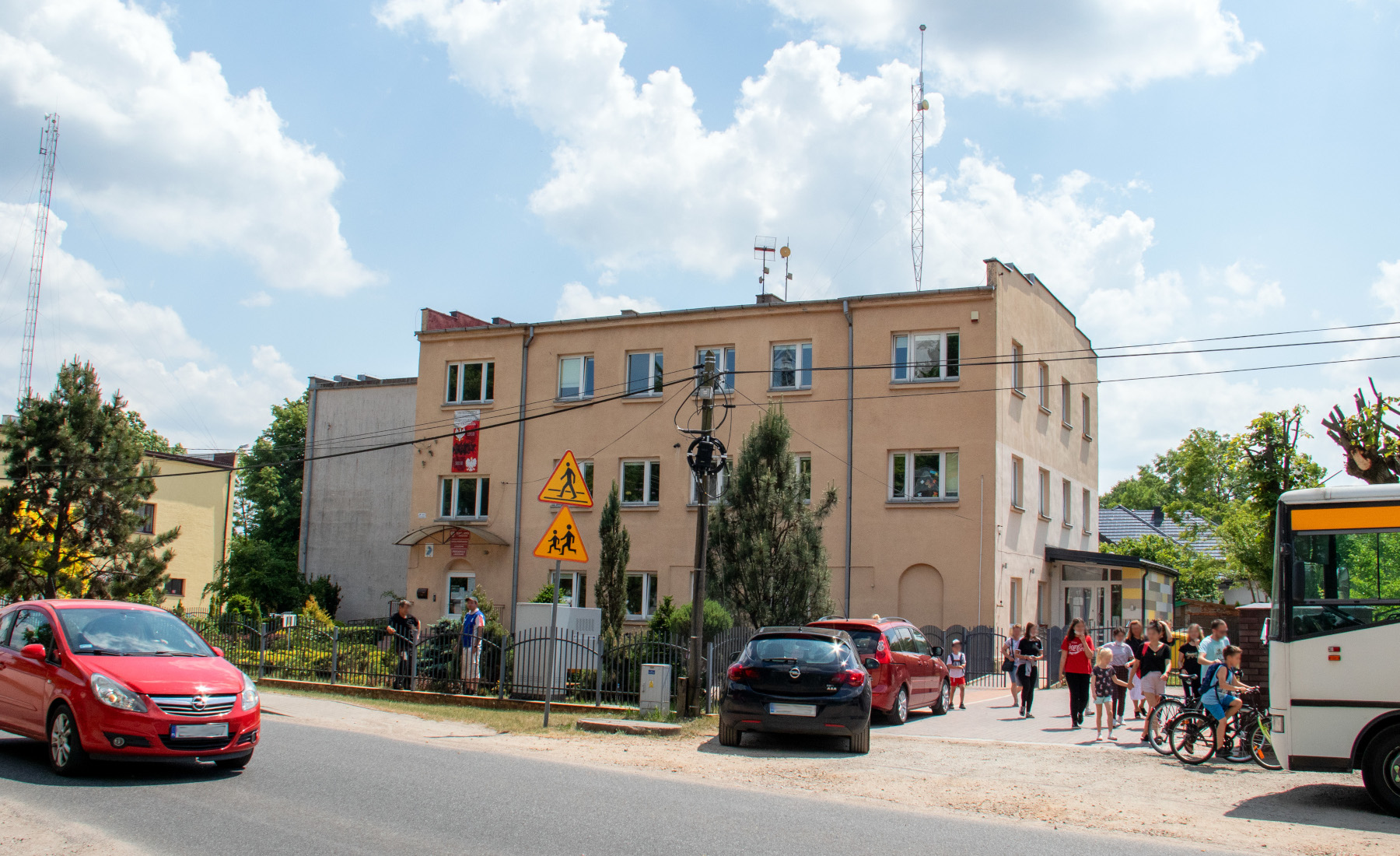 Budynek szkoły w Marzeninie.